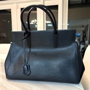 LOUIS VUITTON Handbag - EXCELLENT CONDITION - Epi Black MARLY MM